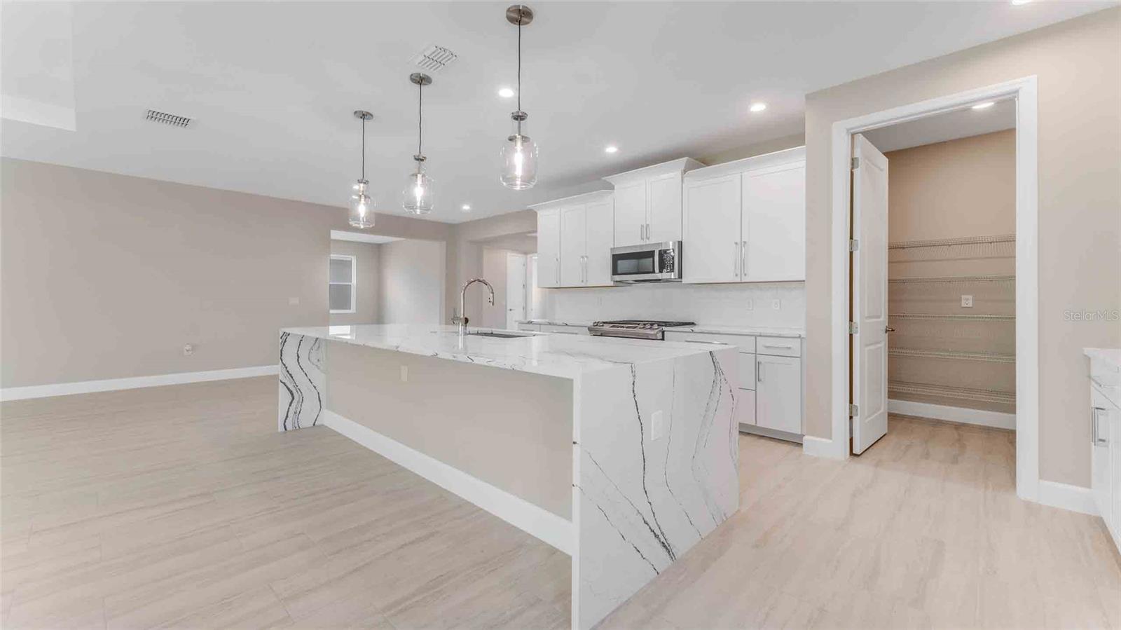 1262 VENICE COURT