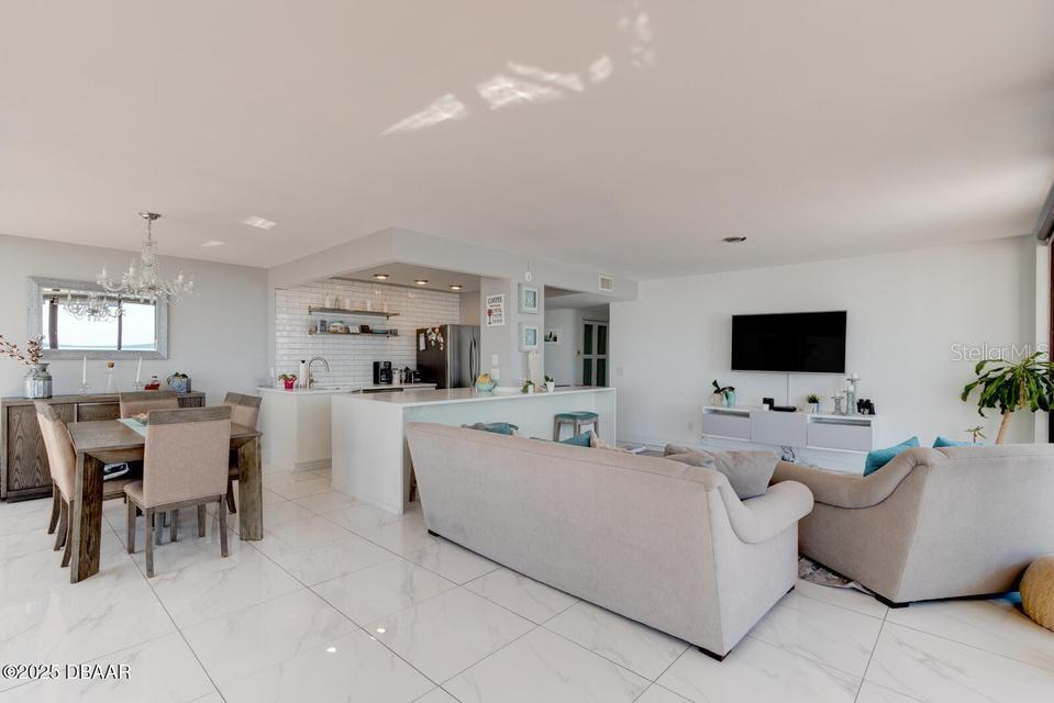 ALIKI CONDO - Residential