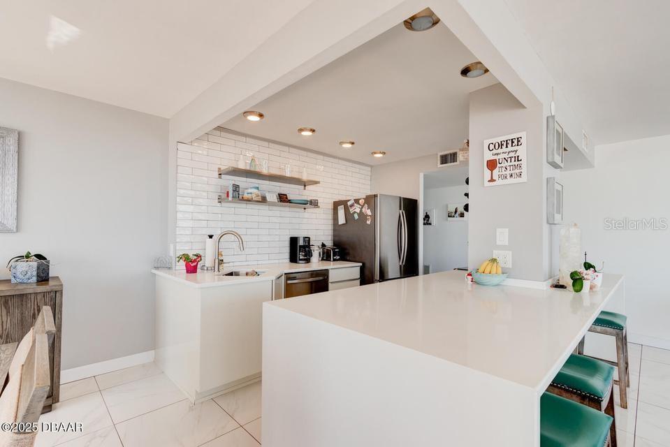 ALIKI CONDO - Residential