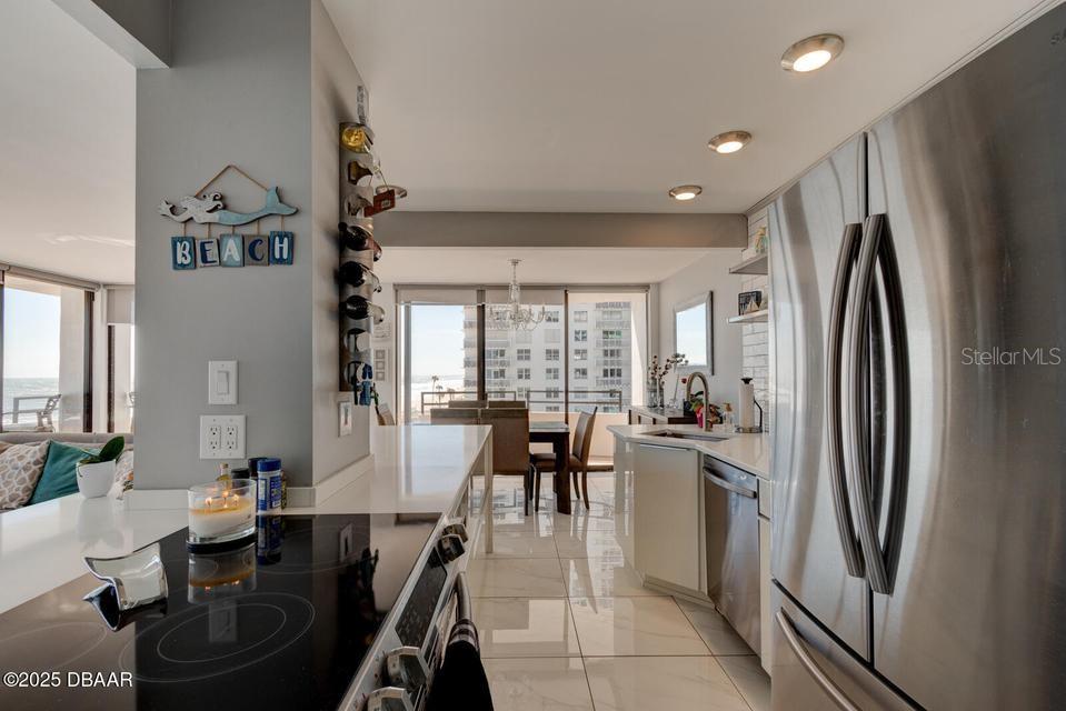 ALIKI CONDO - Residential