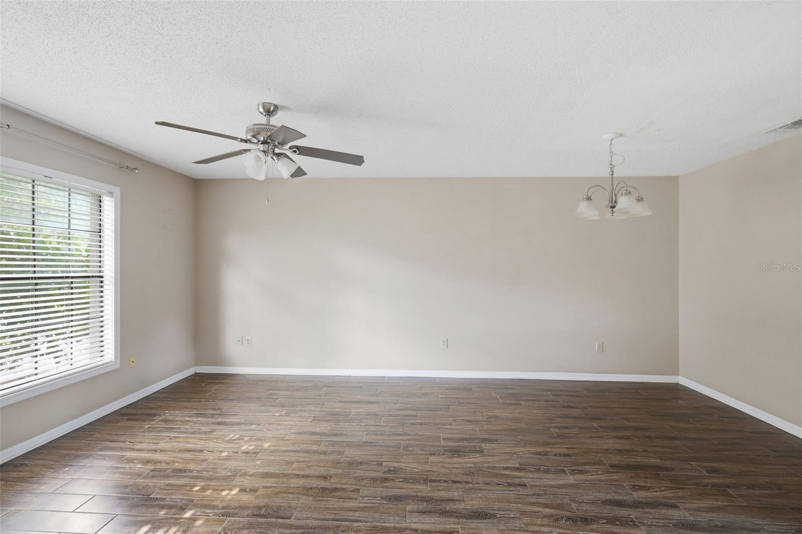 HIDDEN OAKS CONDO PH 03 - Residential