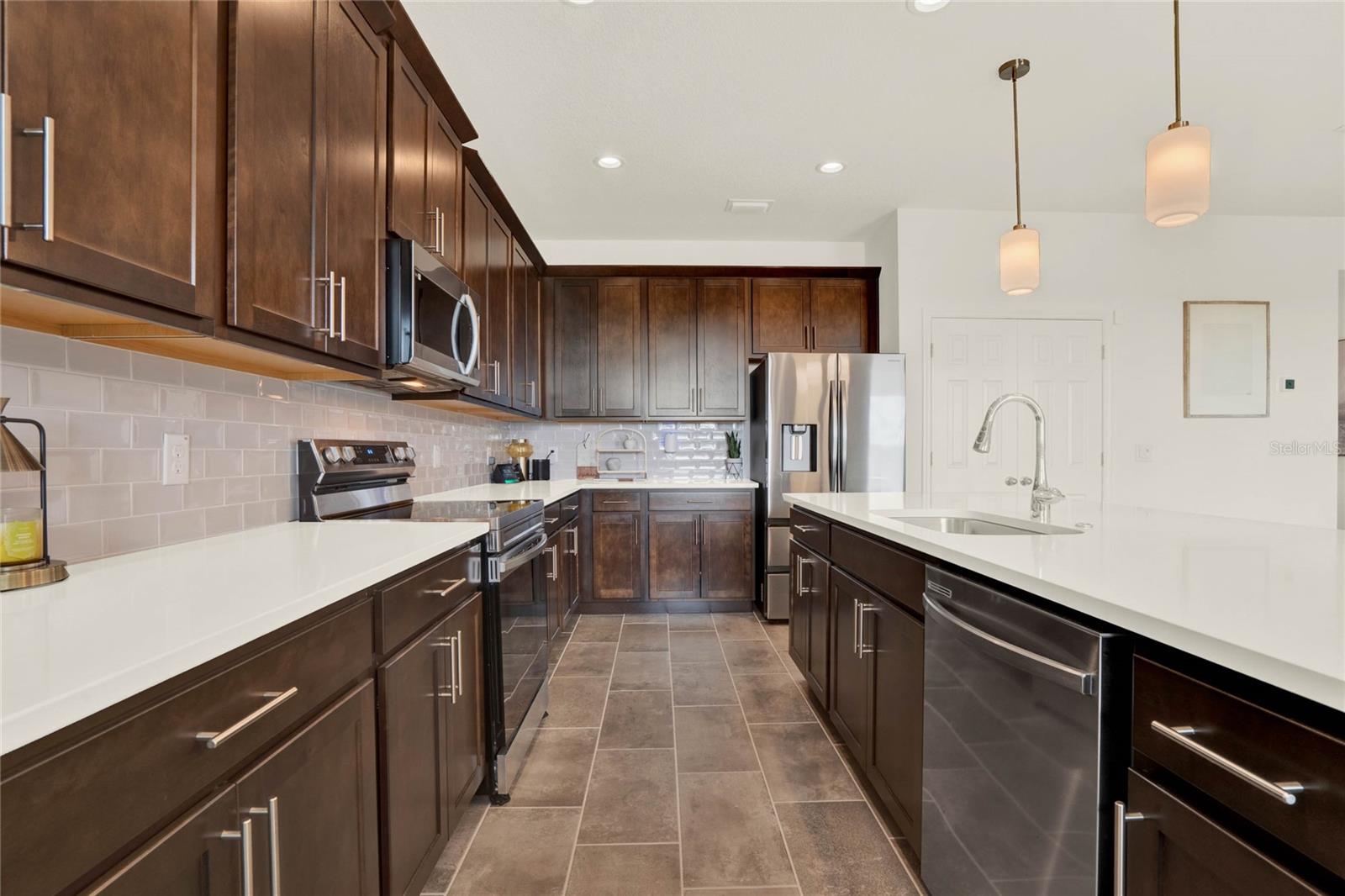 TRINITY LAKES - Residential