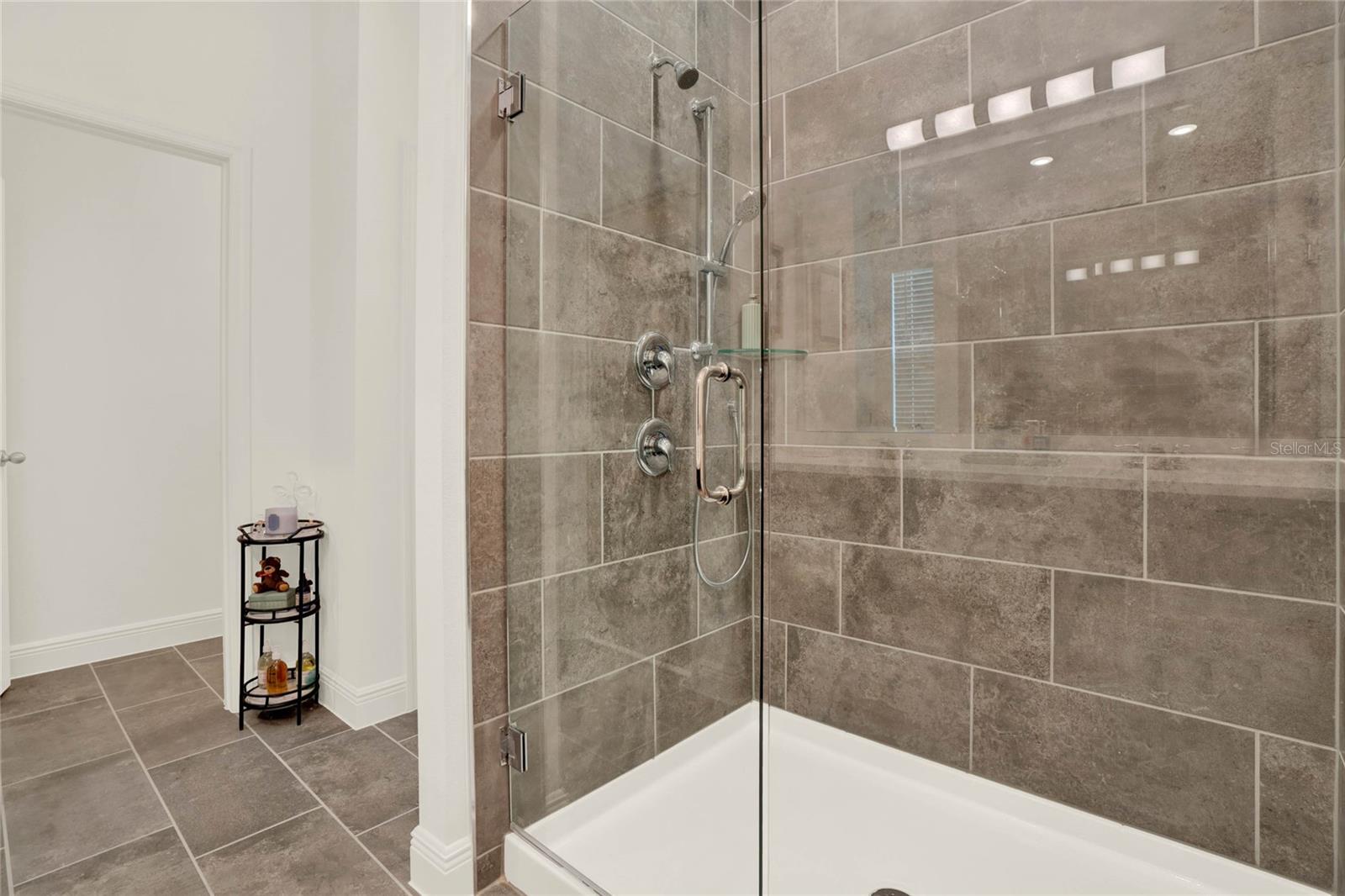 TRINITY LAKES - Residential