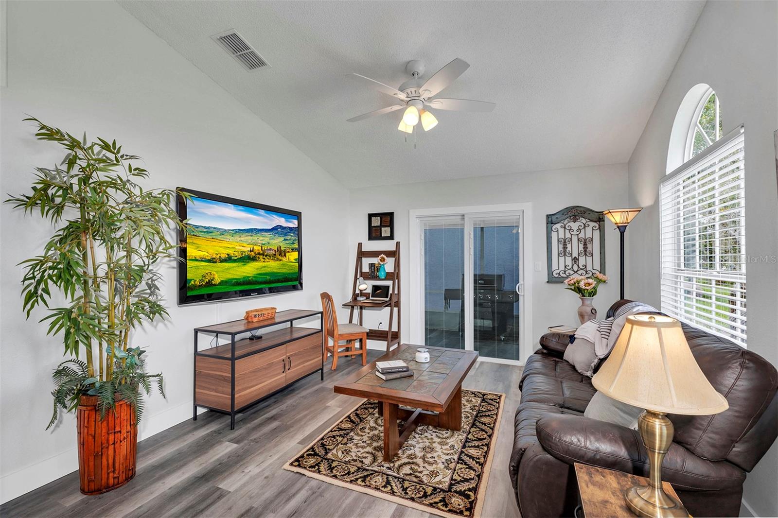 DEERSONG 2 - Residential Lease