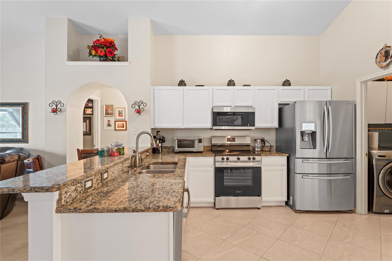 2524 CLARESIDE DRIVE