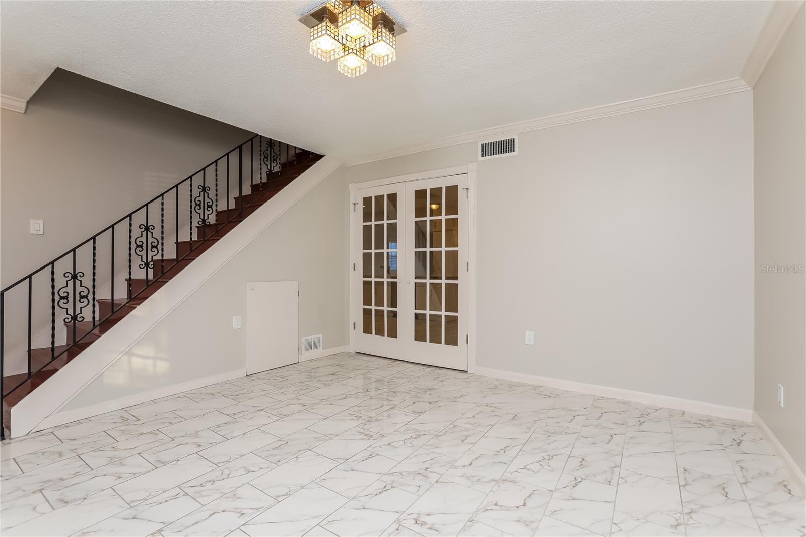 CRYSTAL SHORES - Residential Lease