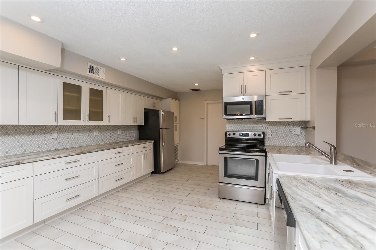 CRYSTAL SHORES - Residential Lease