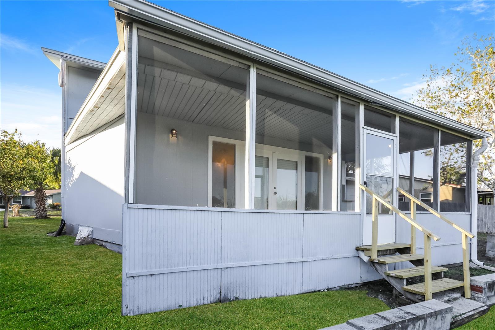 CRYSTAL SHORES - Residential Lease