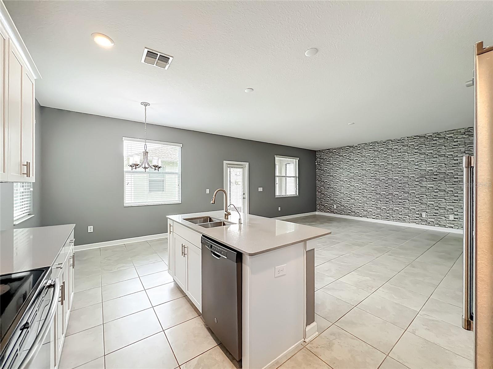 PANTHER VIEW - Residential