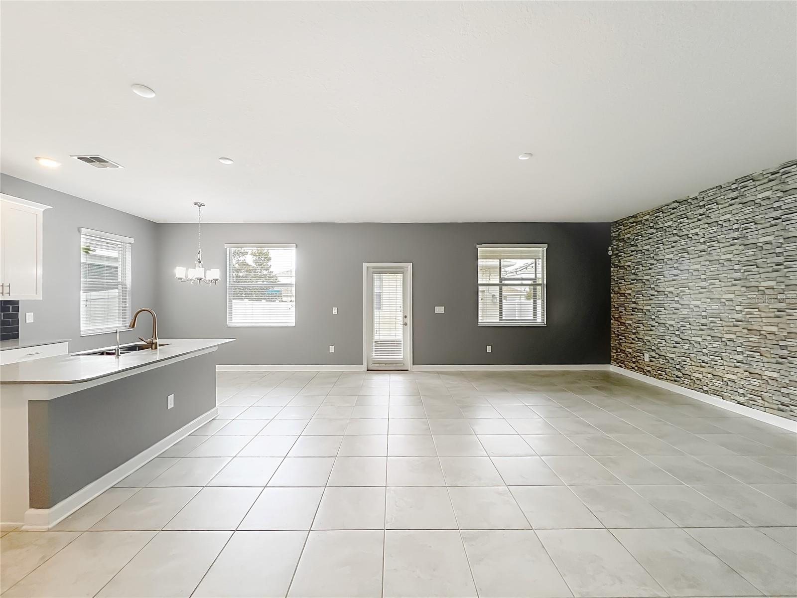 PANTHER VIEW - Residential