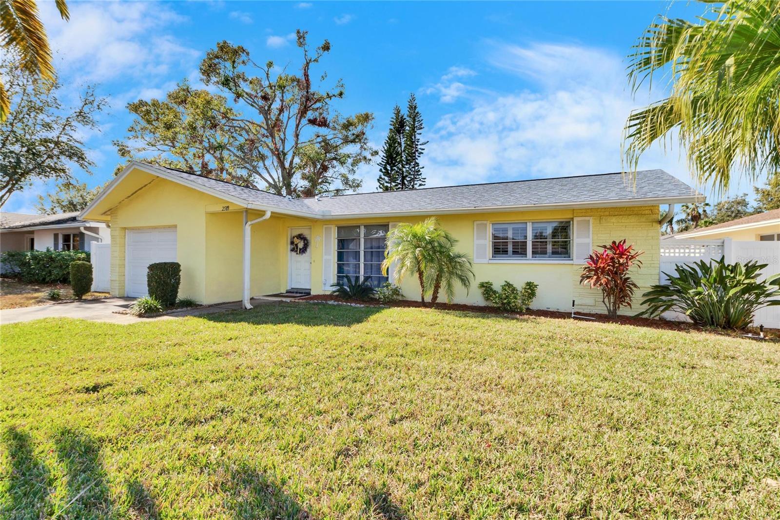 2589 REDWOOD CIRCLE