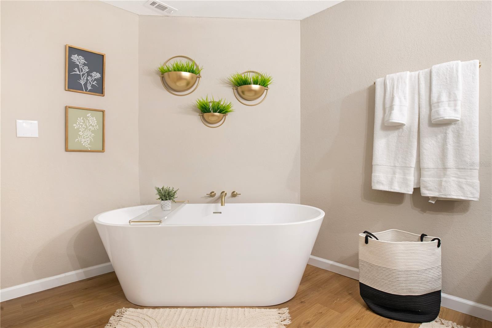 MANOR HEIGHTS NORTH - Residential