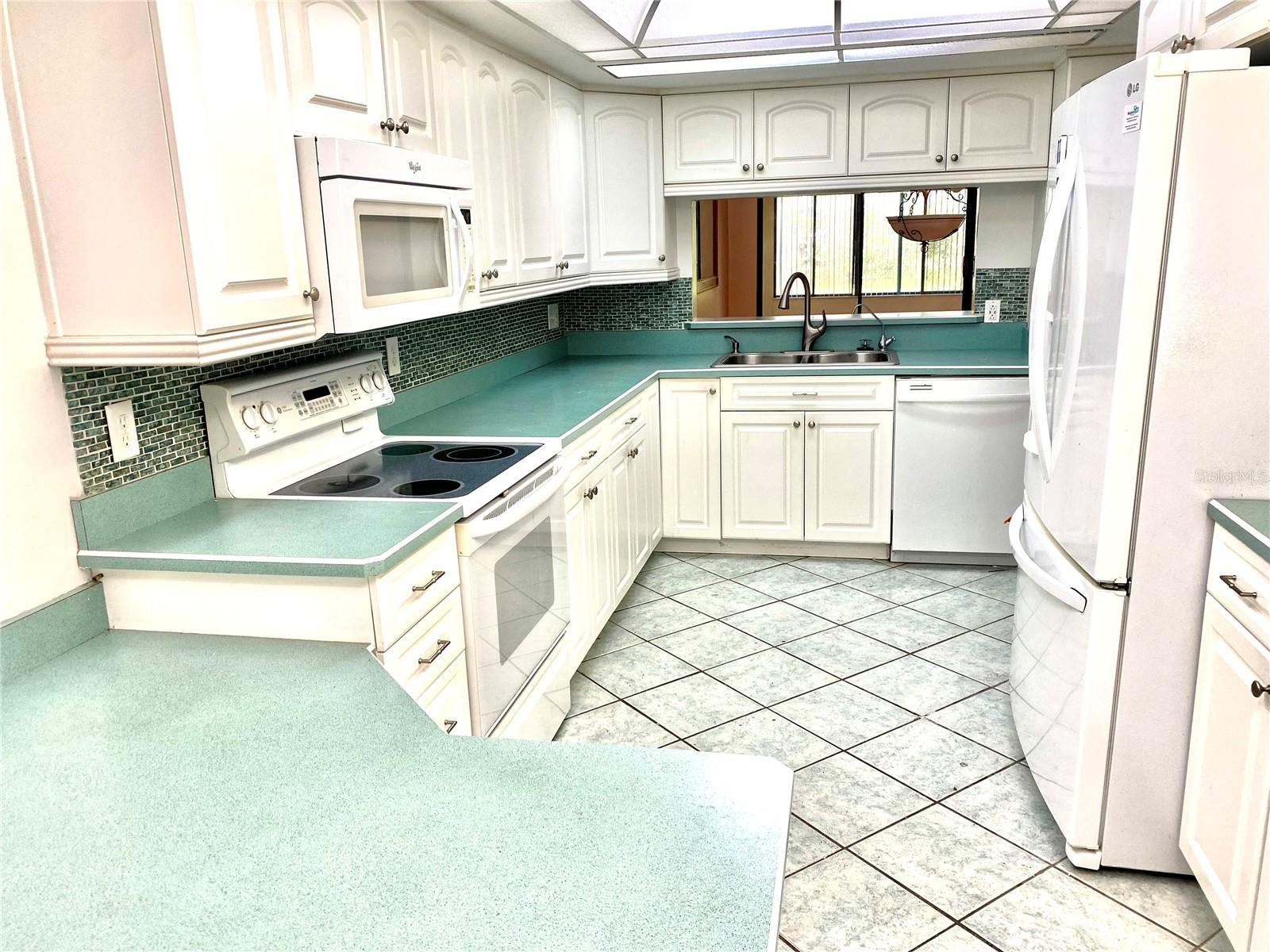 661 WOODRIDGE DRIVE