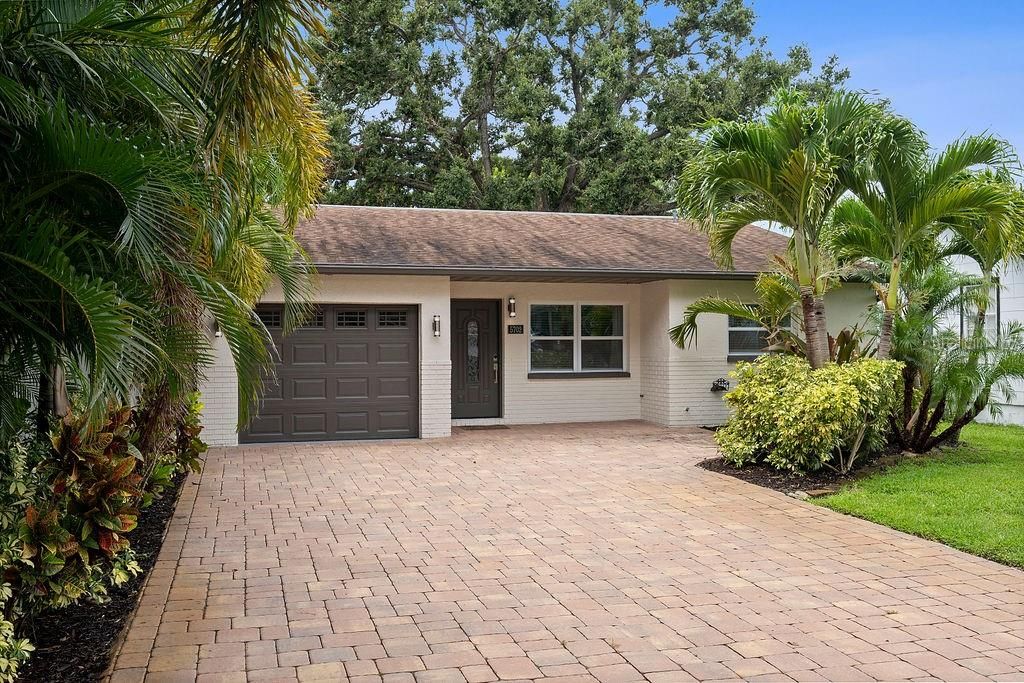 Photo of 5702 Tangerine Avenue S, Gulfport, FL 33707 (MLS # A4656568)