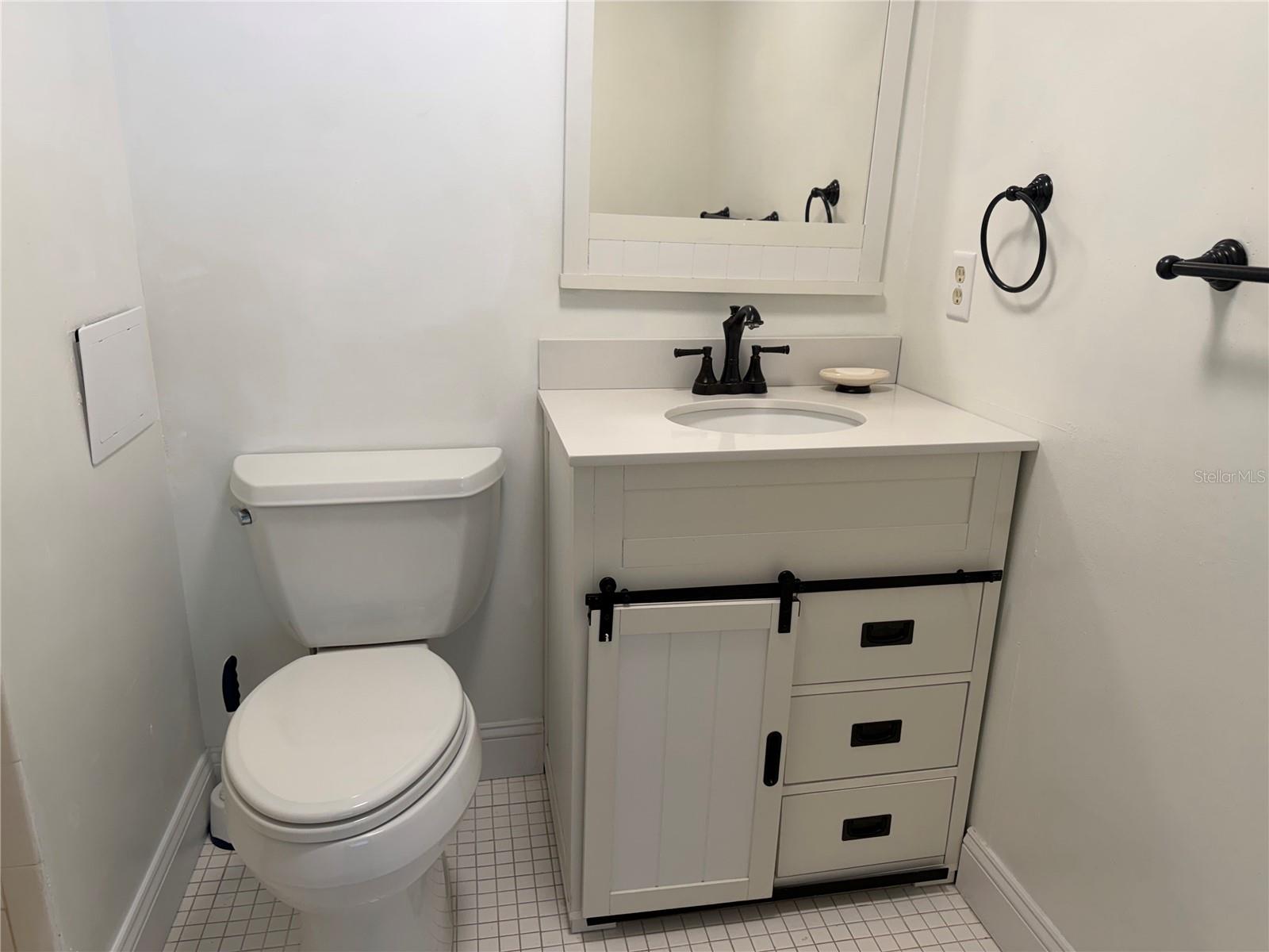 COUNTRY CLUB APTS - Residential Lease