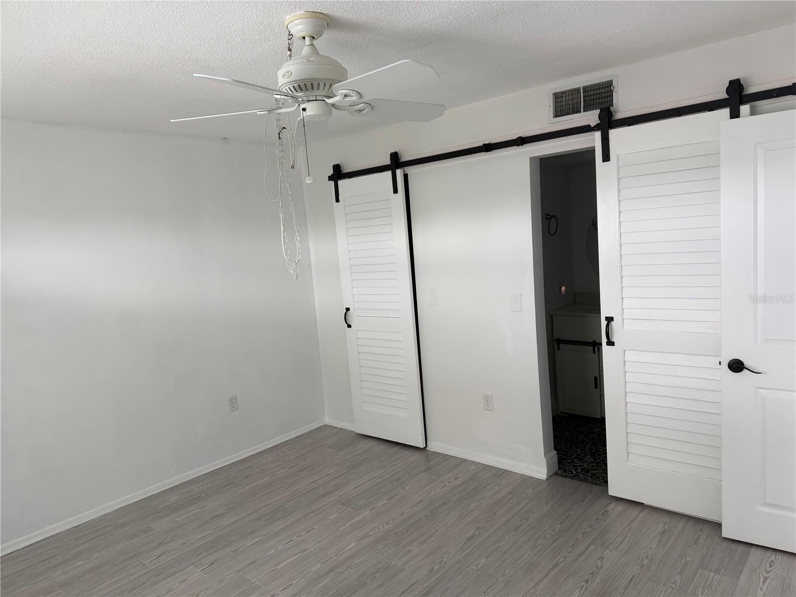 COUNTRY CLUB APTS - Residential Lease