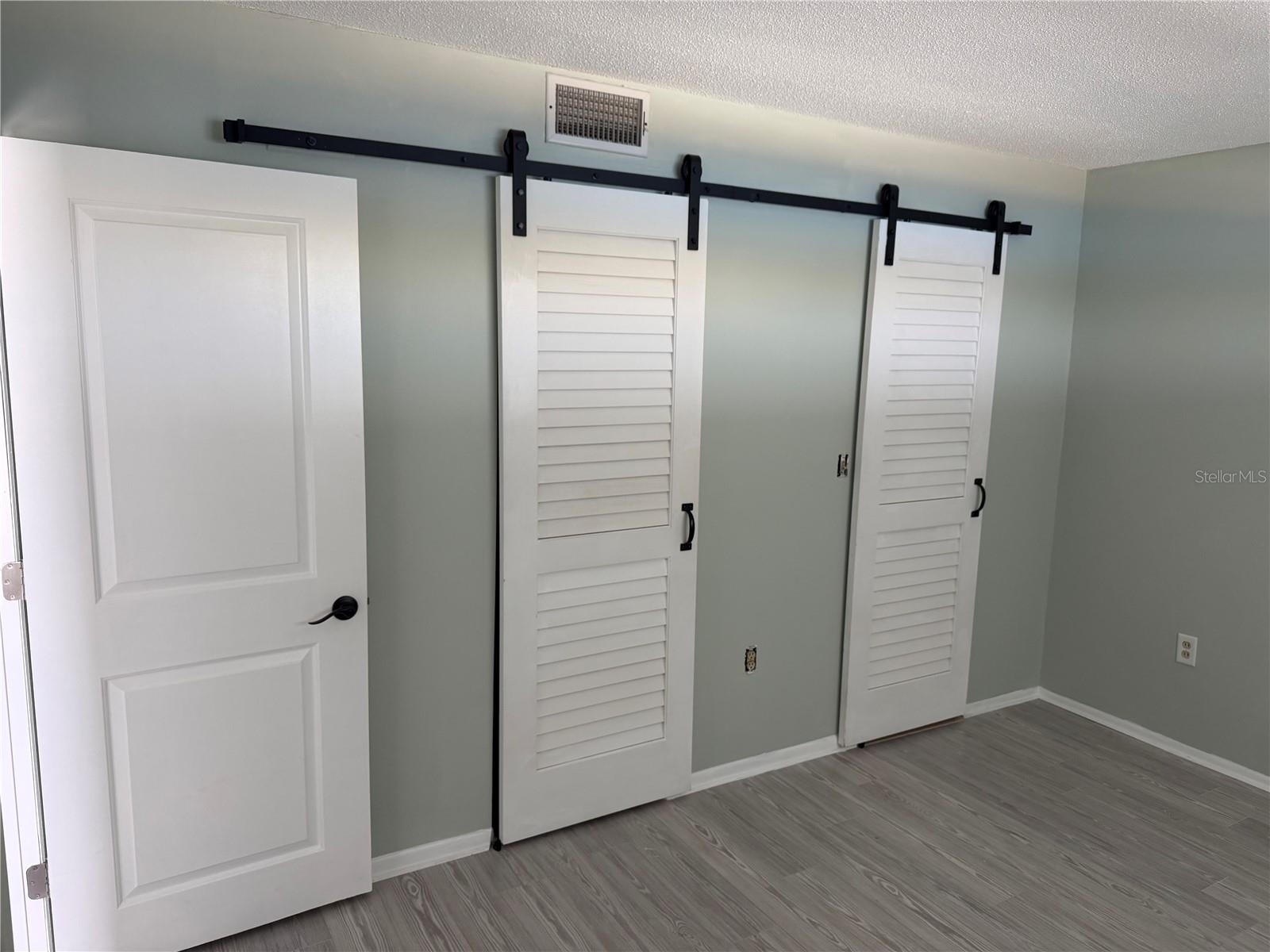 COUNTRY CLUB APTS - Residential Lease