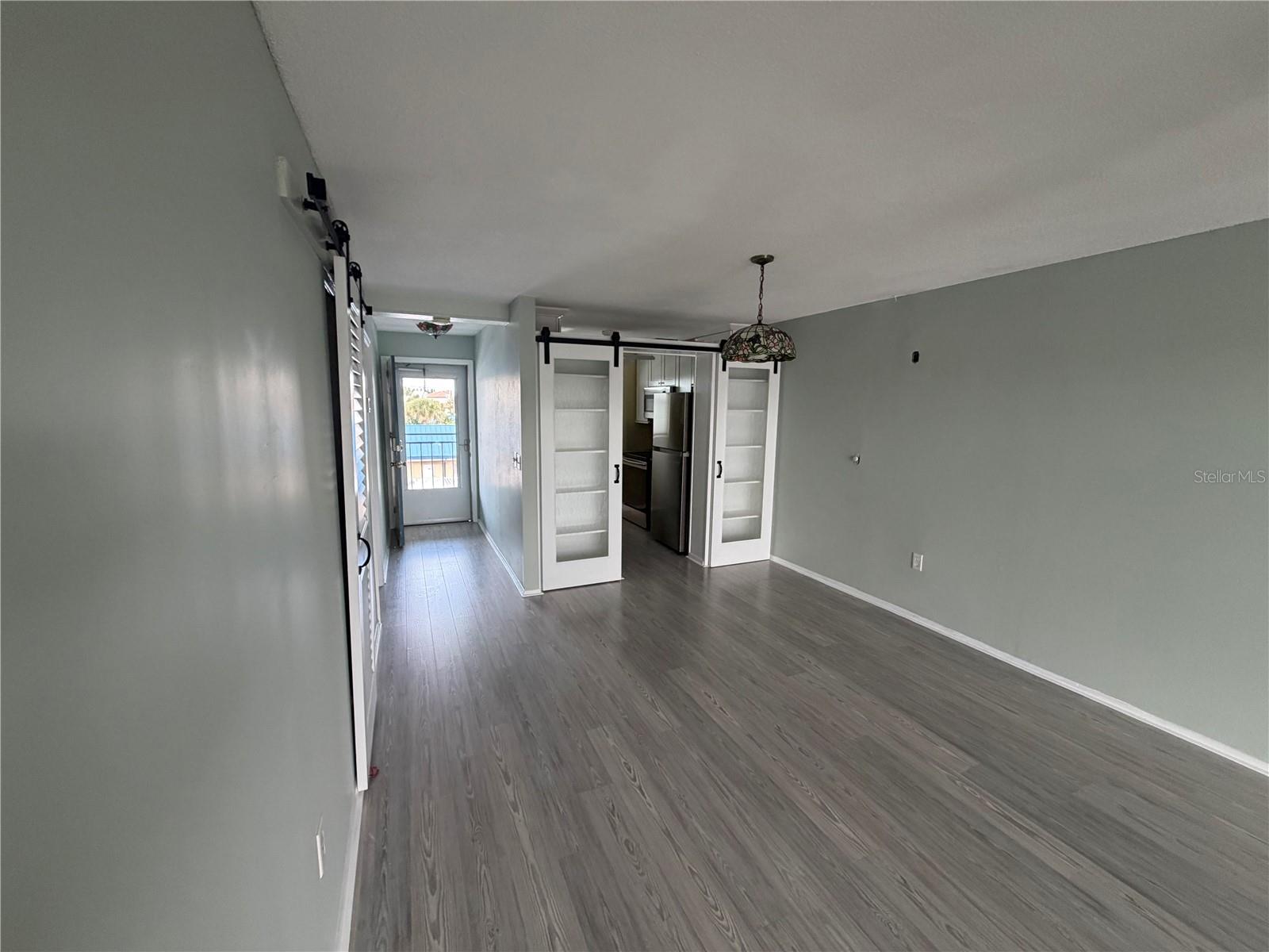 COUNTRY CLUB APTS - Residential Lease