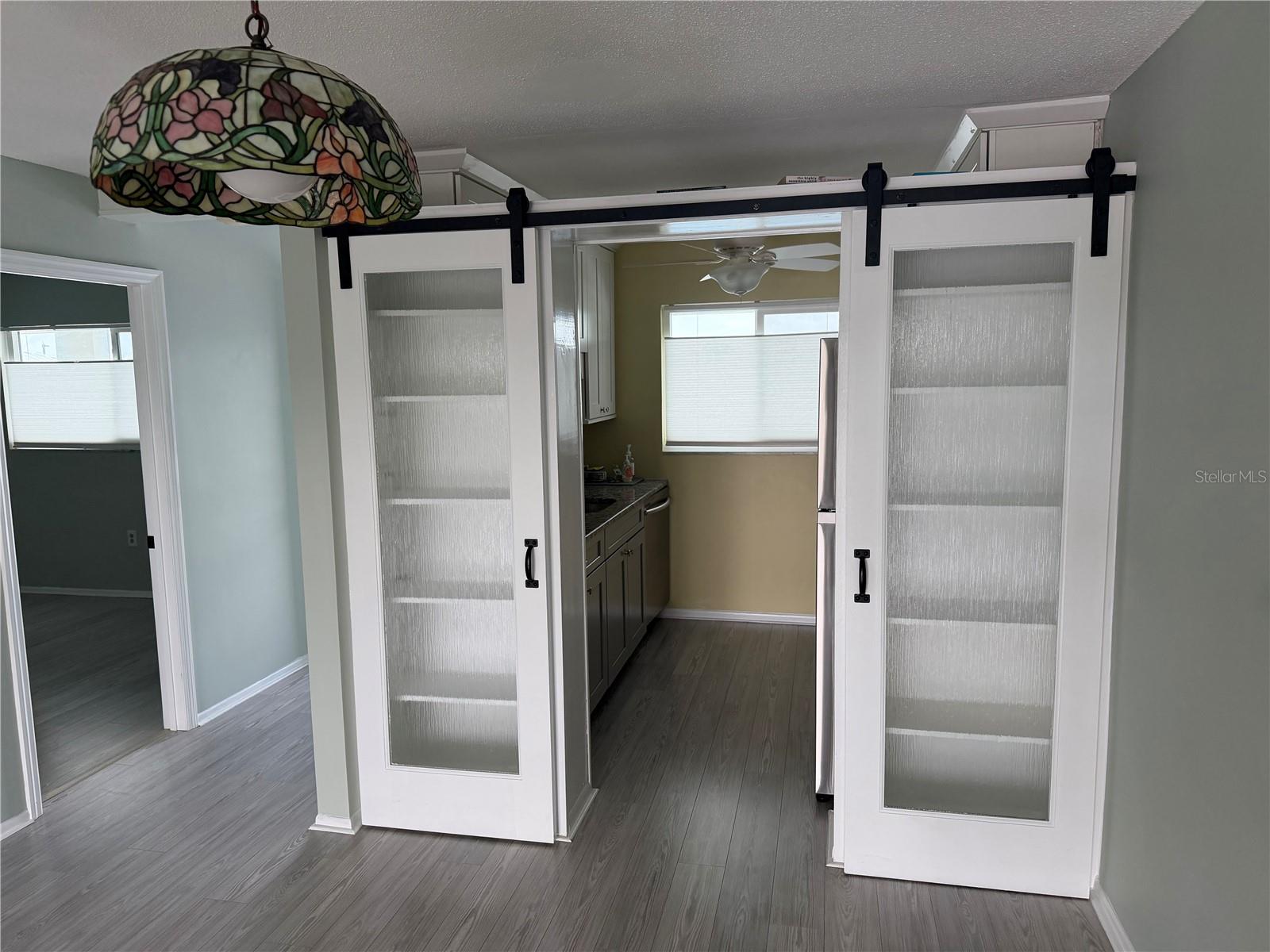 COUNTRY CLUB APTS - Residential Lease