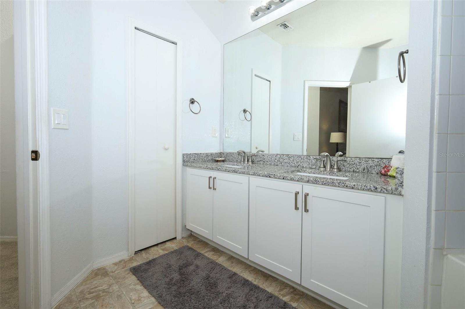 NOTTING HILL A CONDO - Residential