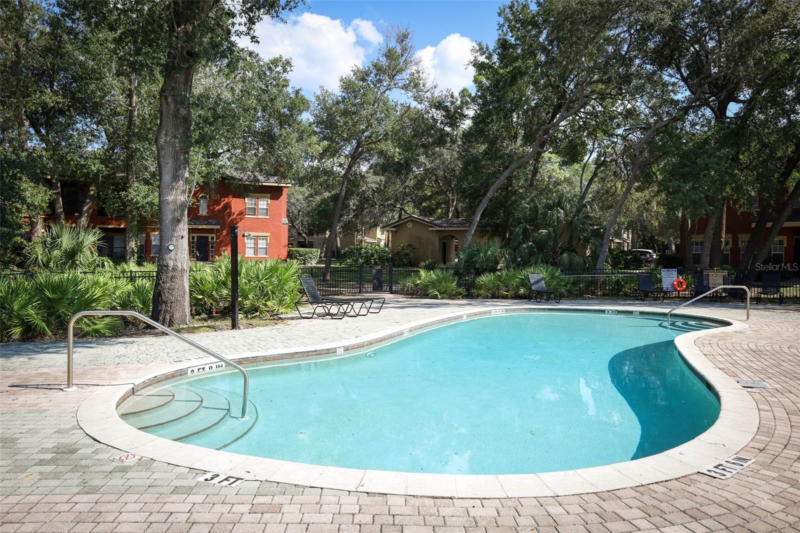 NOTTING HILL A CONDO - Residential