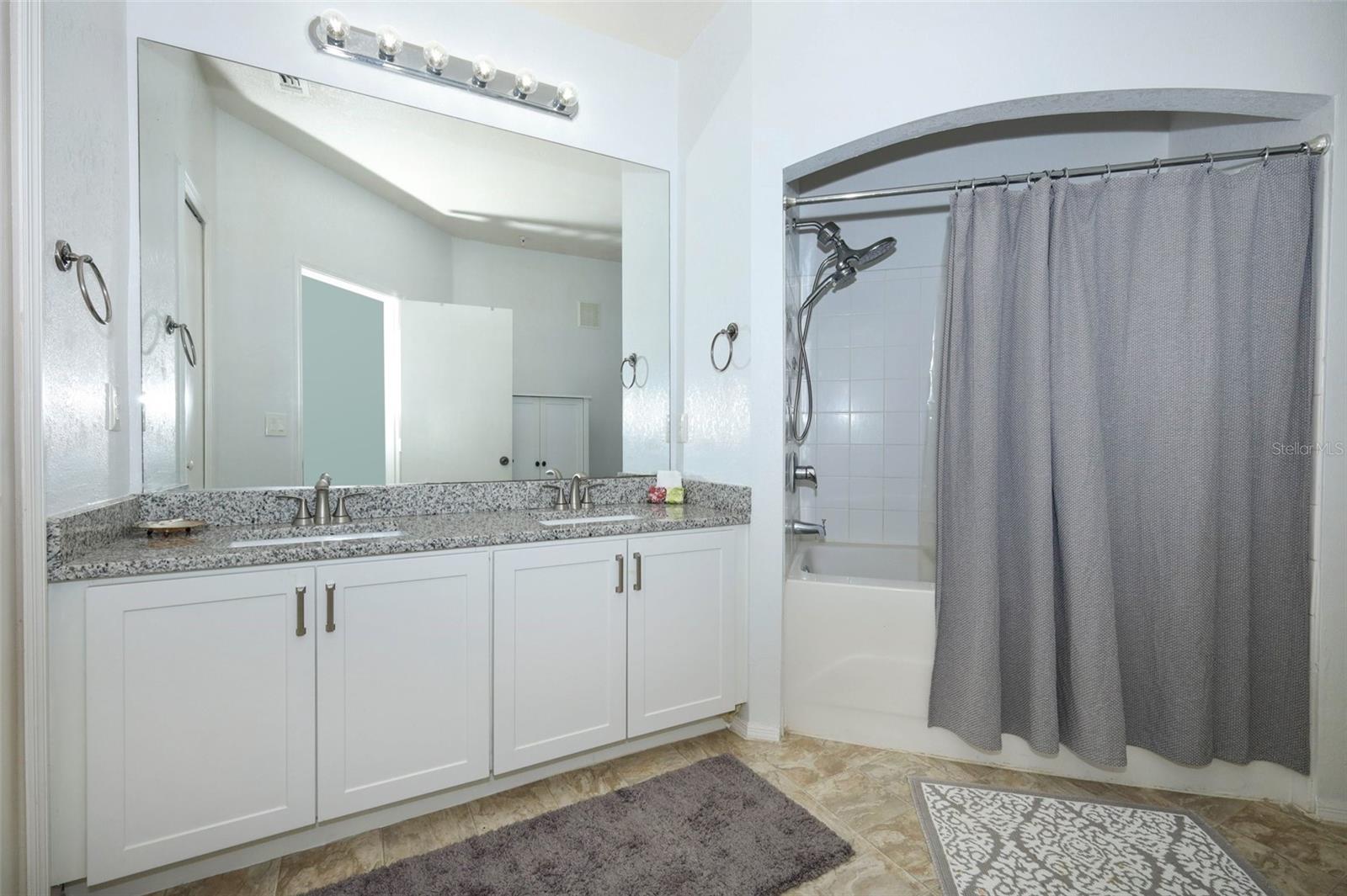 NOTTING HILL A CONDO - Residential