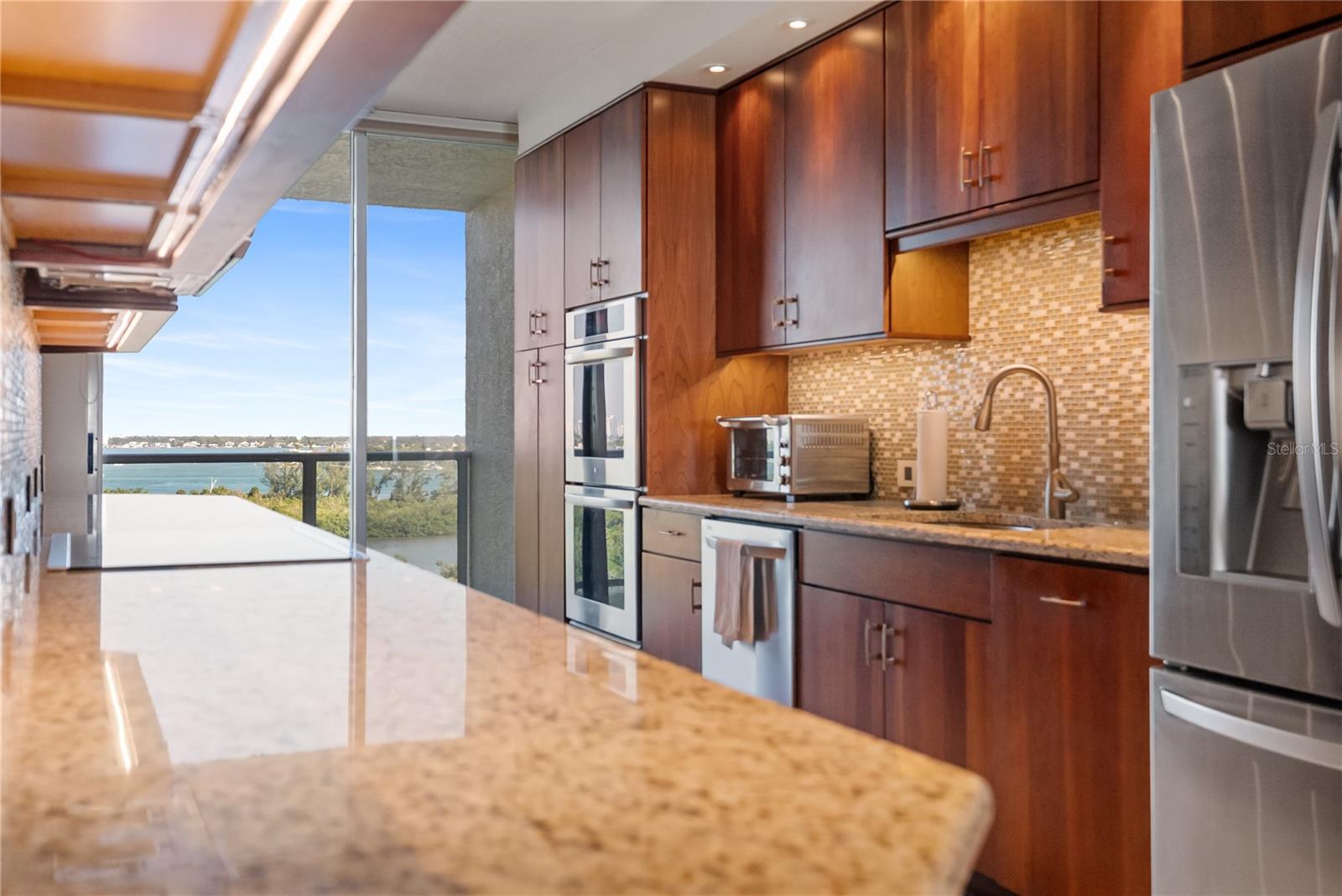 L ELEGANCE ON LIDO BEACH - Residential