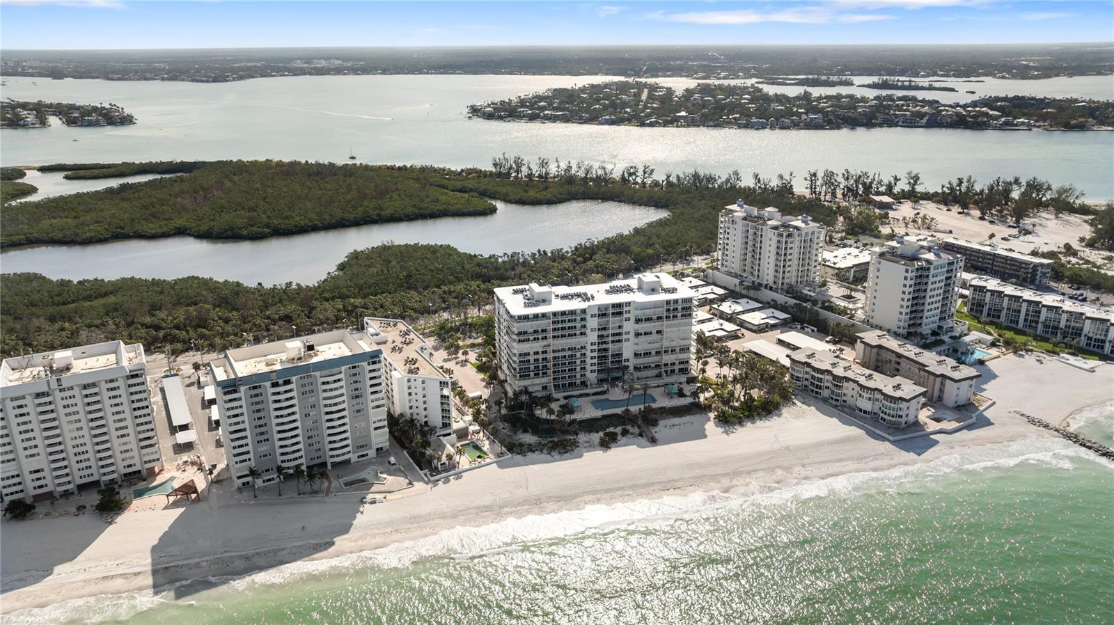 L ELEGANCE ON LIDO BEACH - Residential