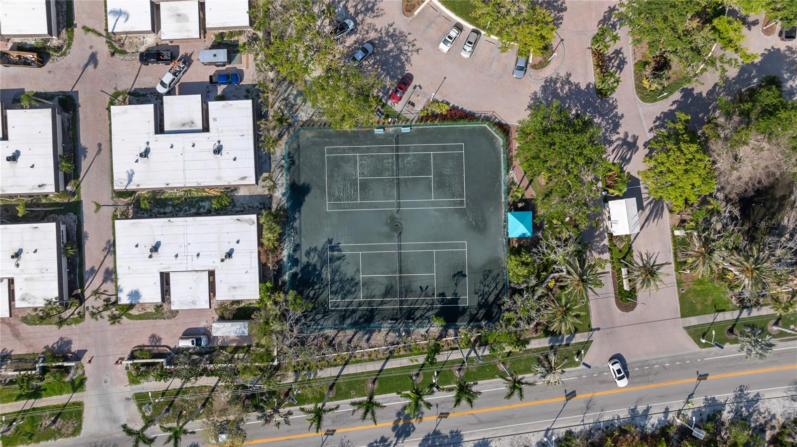 L ELEGANCE ON LIDO BEACH - Residential