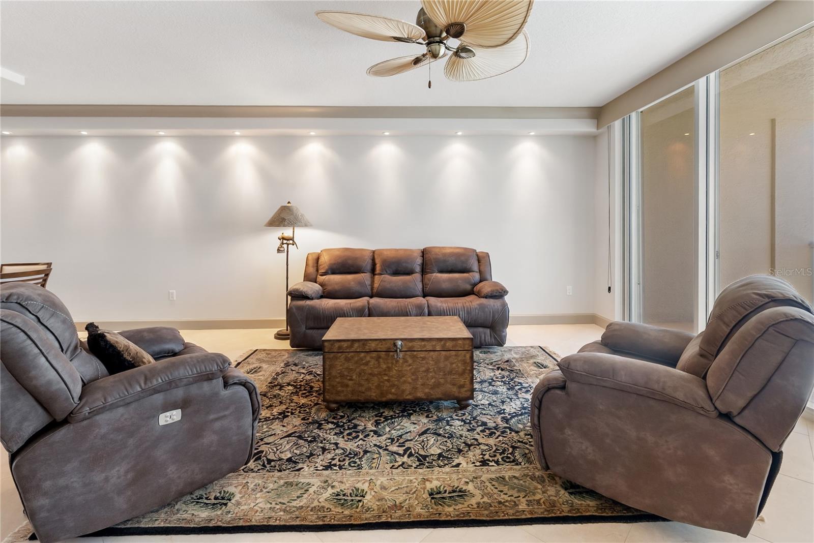 L ELEGANCE ON LIDO BEACH - Residential