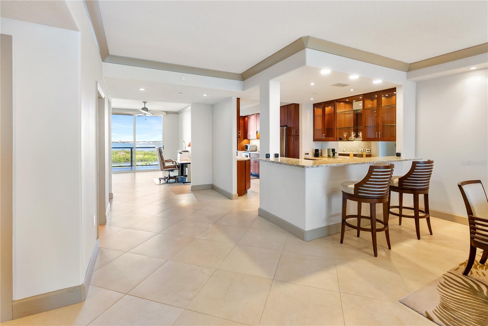 L ELEGANCE ON LIDO BEACH - Residential