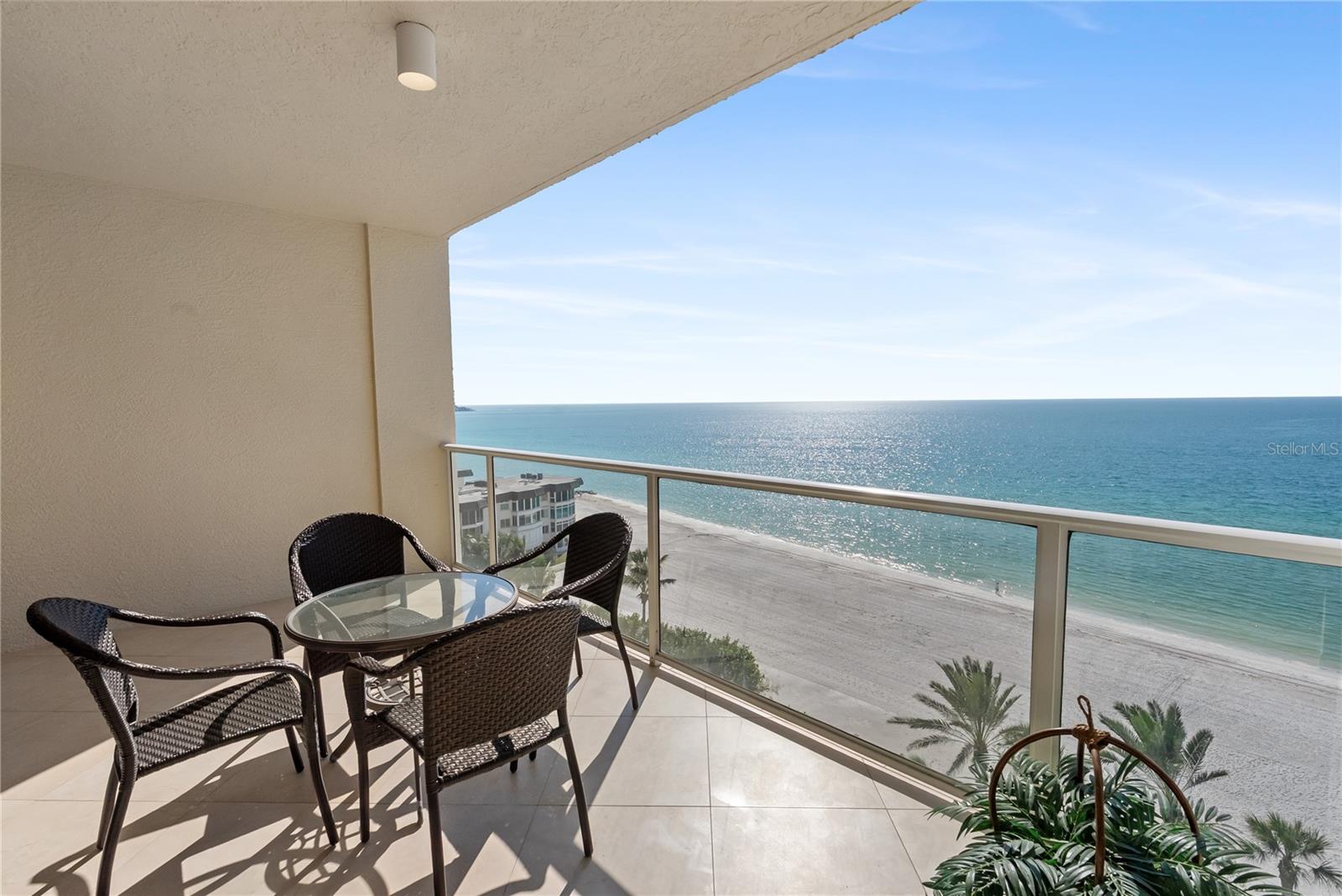 L ELEGANCE ON LIDO BEACH - Residential