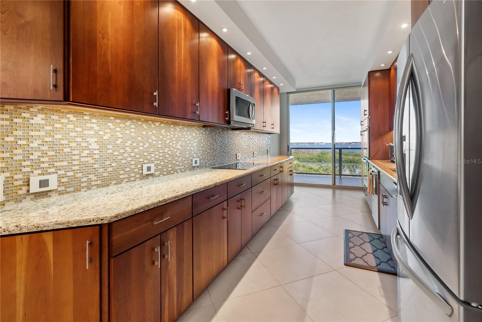 L ELEGANCE ON LIDO BEACH - Residential