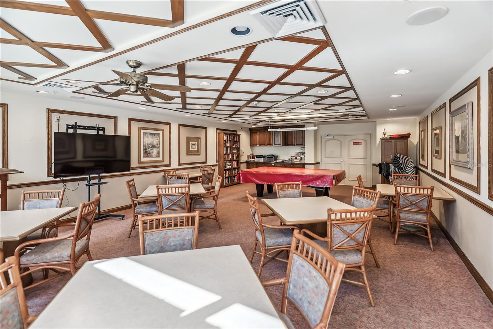 L ELEGANCE ON LIDO BEACH - Residential