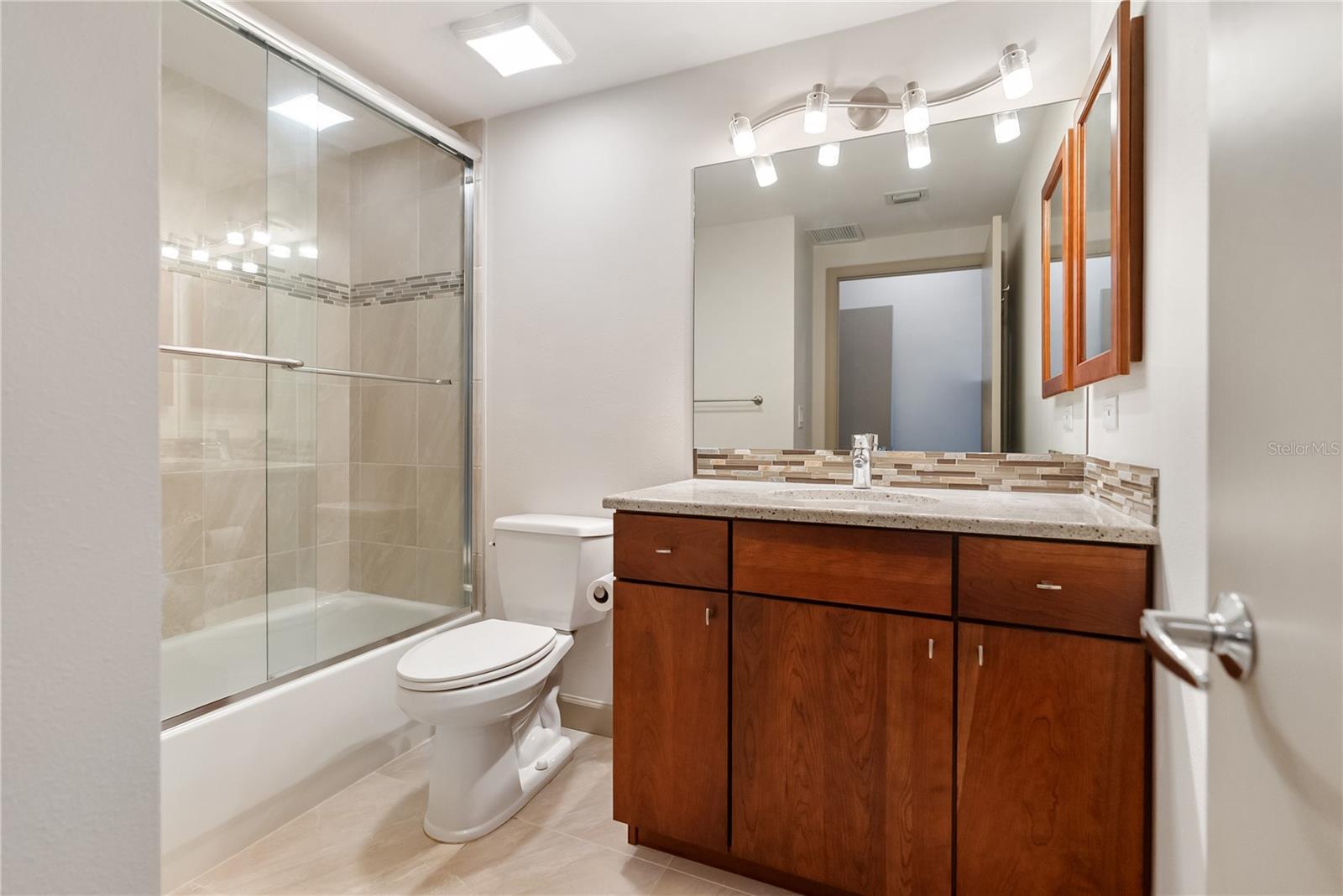 L ELEGANCE ON LIDO BEACH - Residential