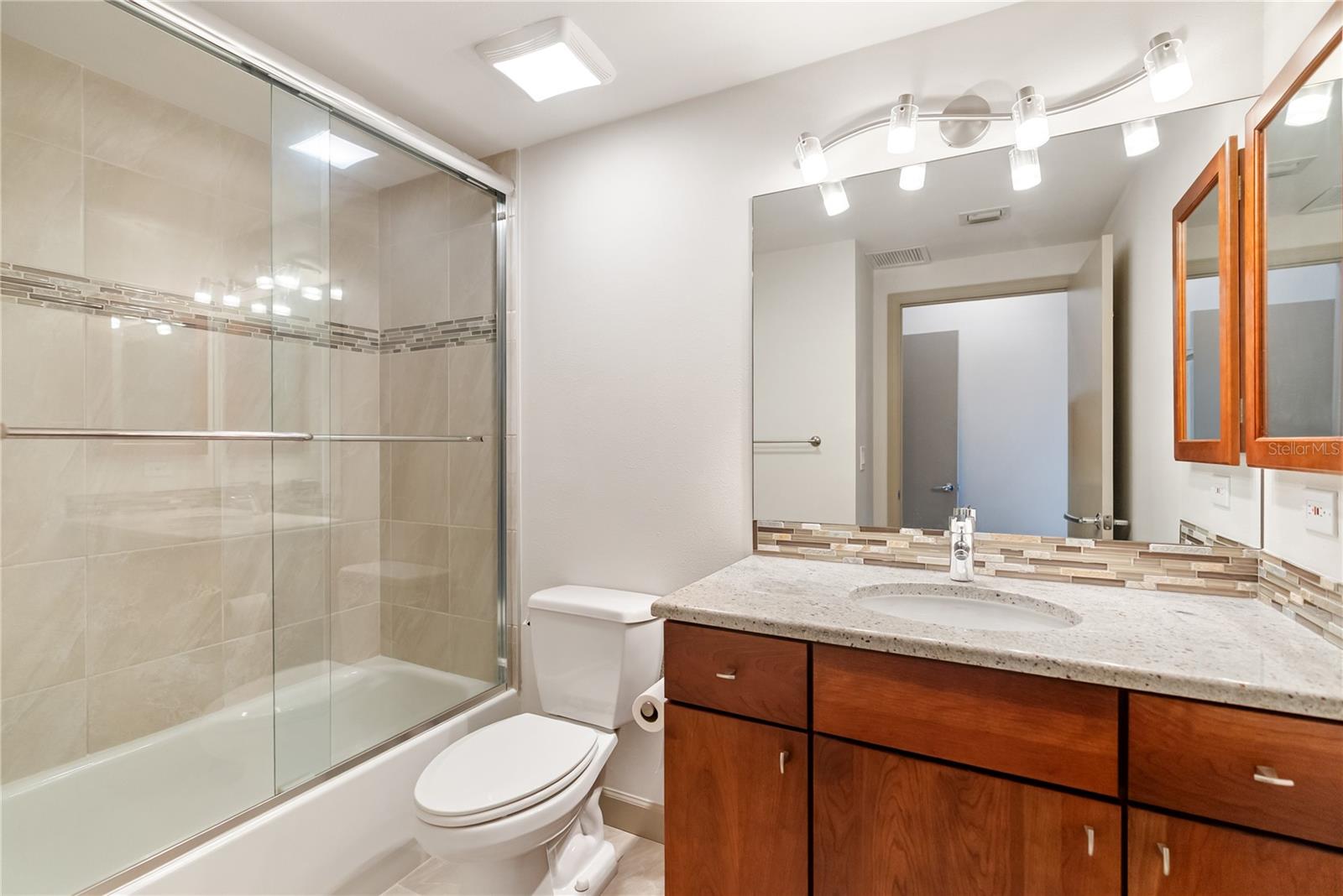 L ELEGANCE ON LIDO BEACH - Residential