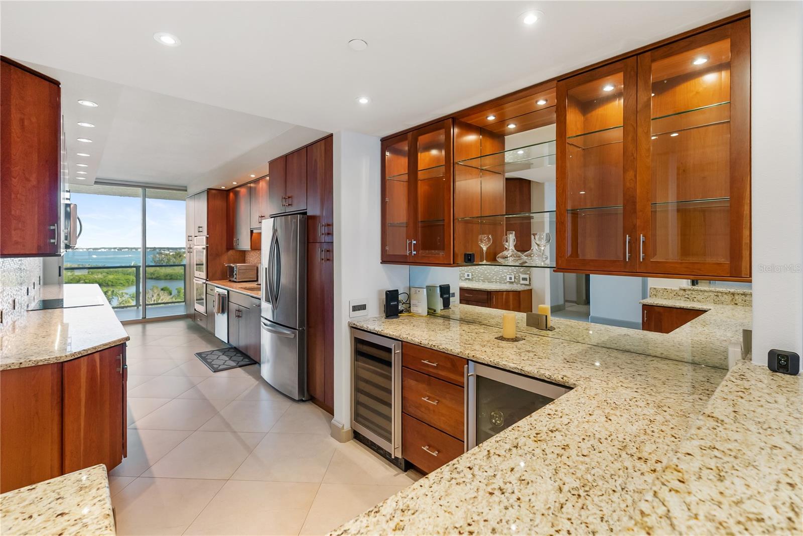 L ELEGANCE ON LIDO BEACH - Residential