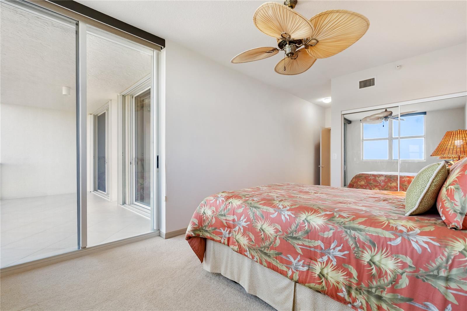 L ELEGANCE ON LIDO BEACH - Residential