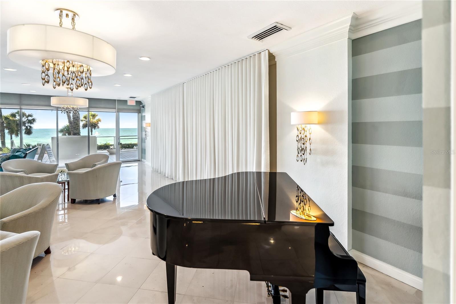 L ELEGANCE ON LIDO BEACH - Residential