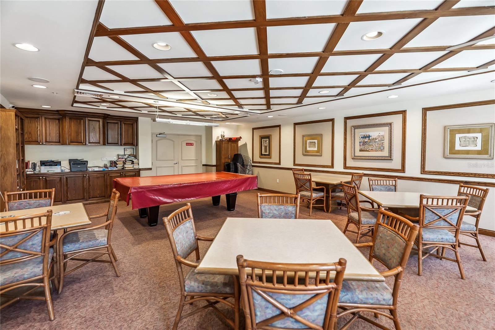 L ELEGANCE ON LIDO BEACH - Residential