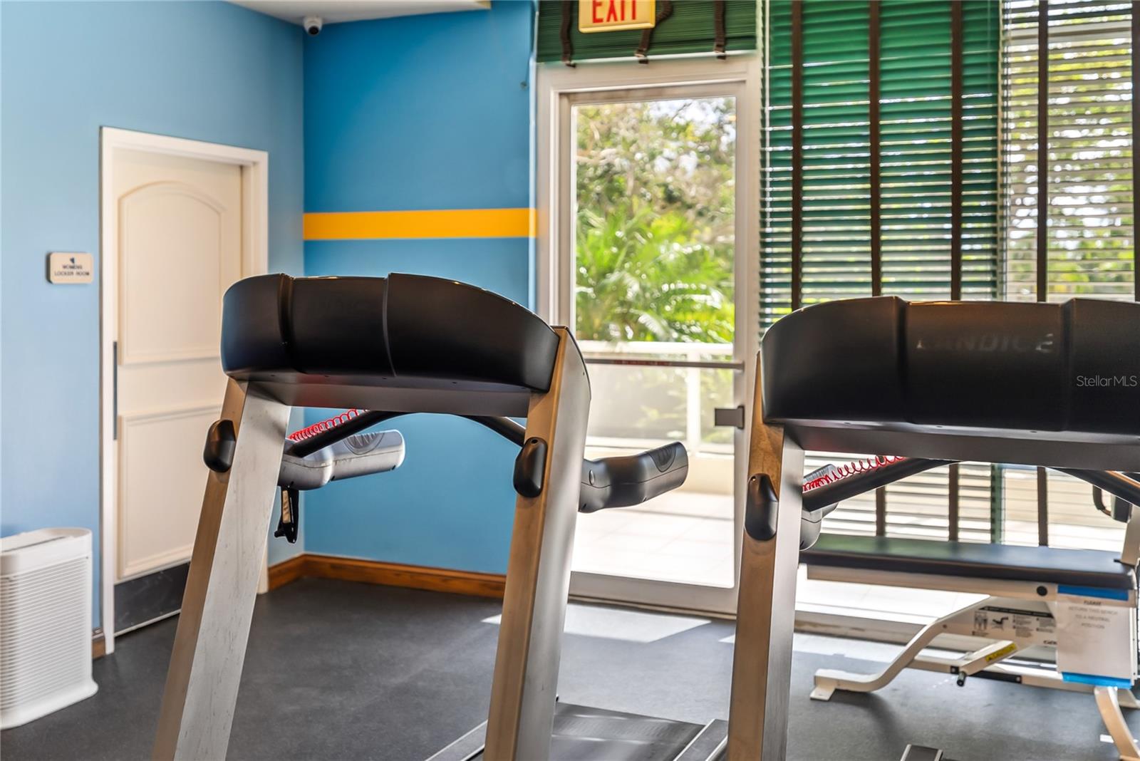 L ELEGANCE ON LIDO BEACH - Residential