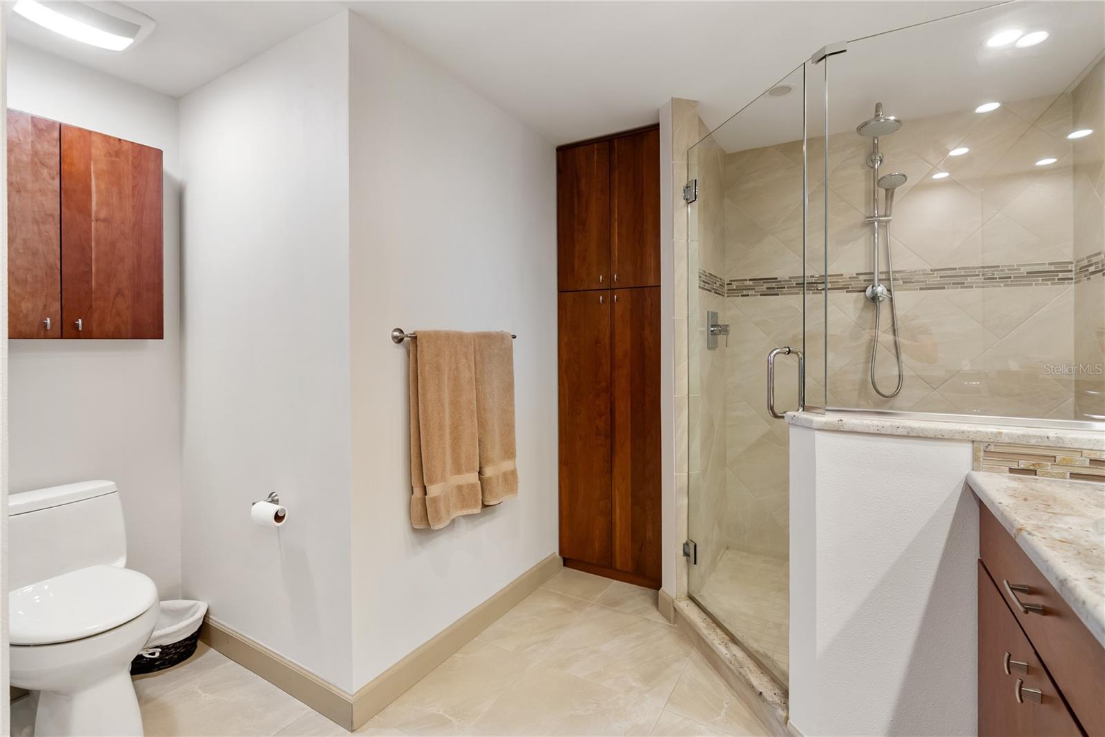 L ELEGANCE ON LIDO BEACH - Residential