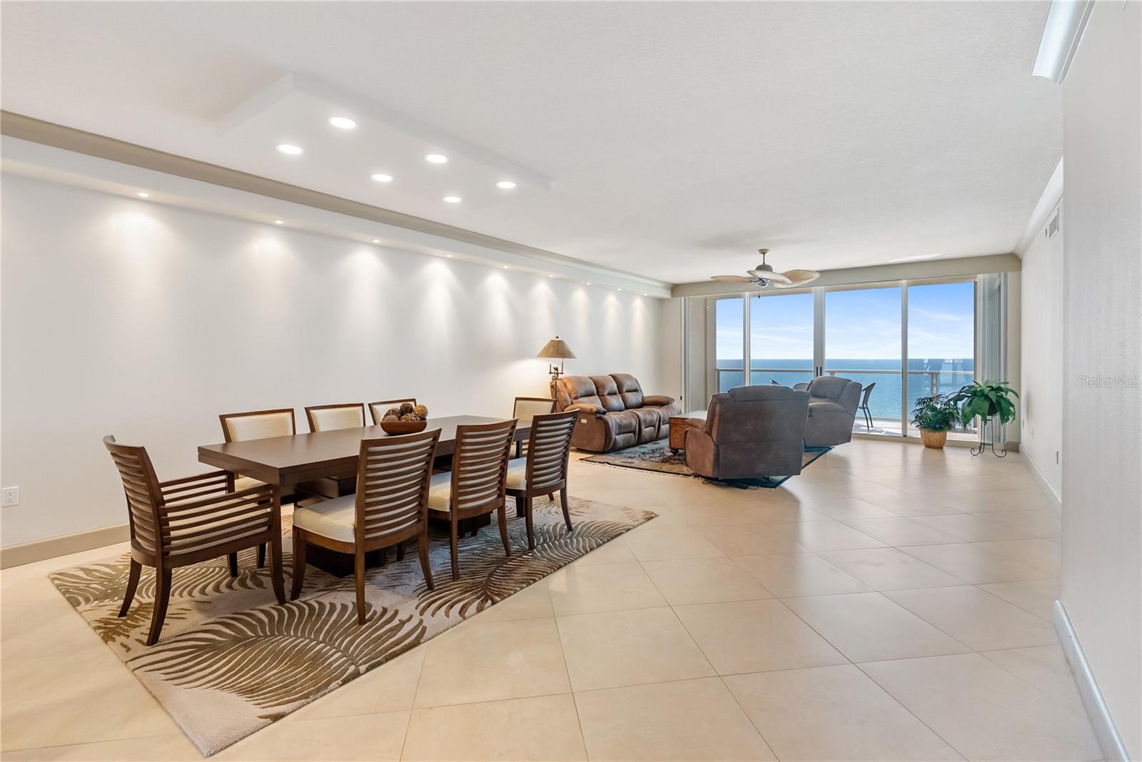 L ELEGANCE ON LIDO BEACH - Residential