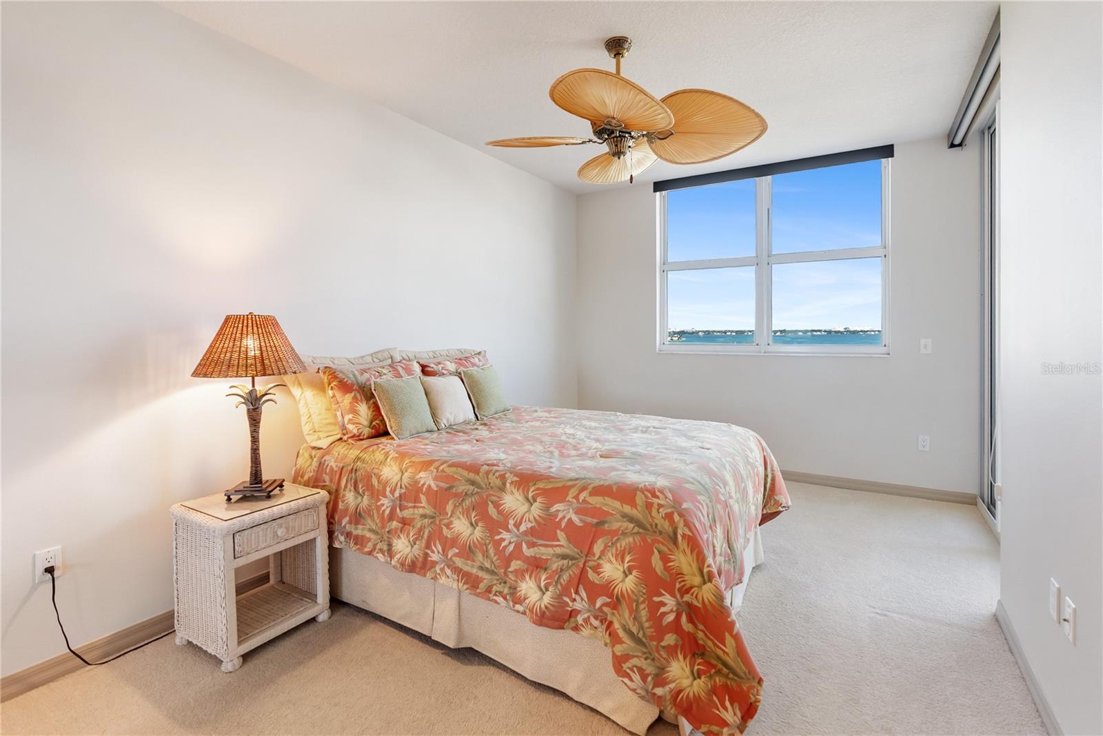 L ELEGANCE ON LIDO BEACH - Residential