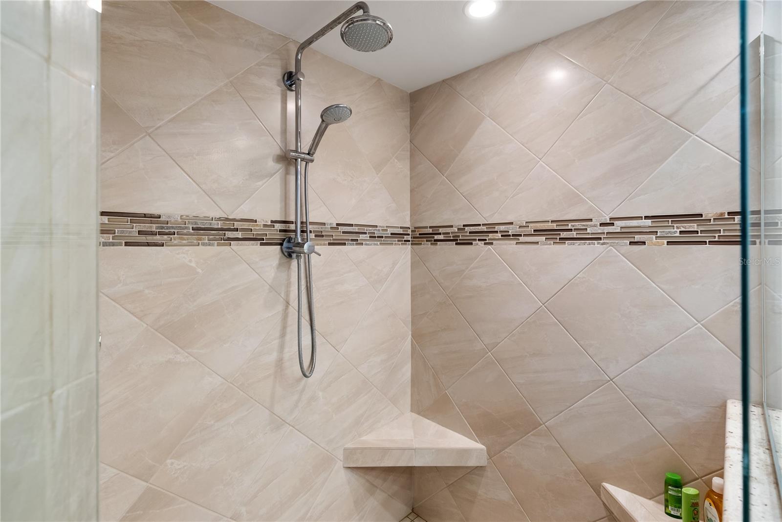 L ELEGANCE ON LIDO BEACH - Residential