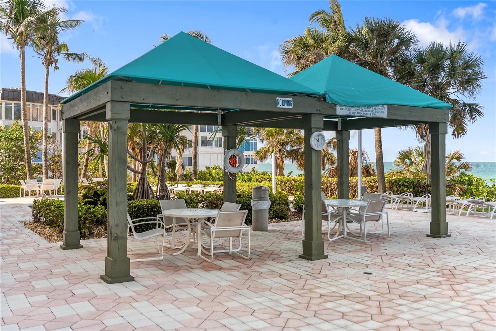 L ELEGANCE ON LIDO BEACH - Residential