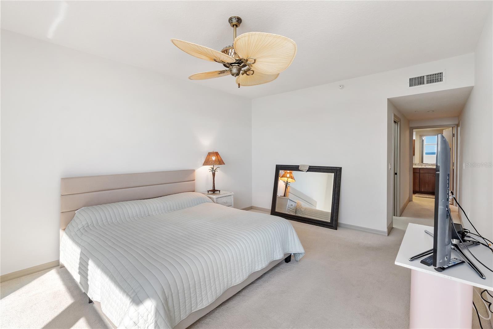 L ELEGANCE ON LIDO BEACH - Residential