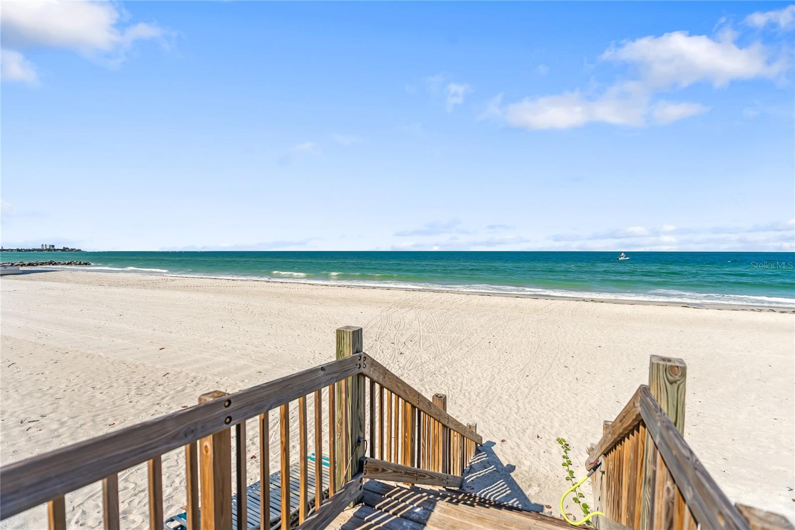 L ELEGANCE ON LIDO BEACH - Residential