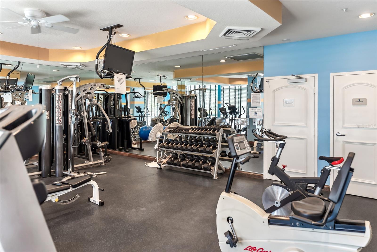 L ELEGANCE ON LIDO BEACH - Residential