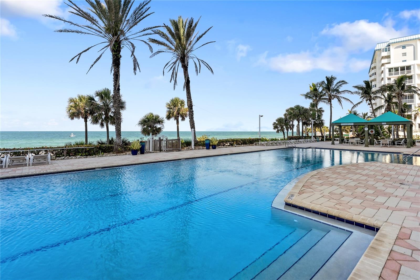 L ELEGANCE ON LIDO BEACH - Residential